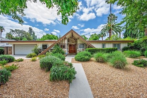 Photo of 22430 Collins Street, Woodland Hills, CA 91367 (MLS # PW26103906)