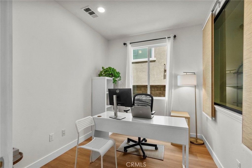 listing image 130720597637469771408