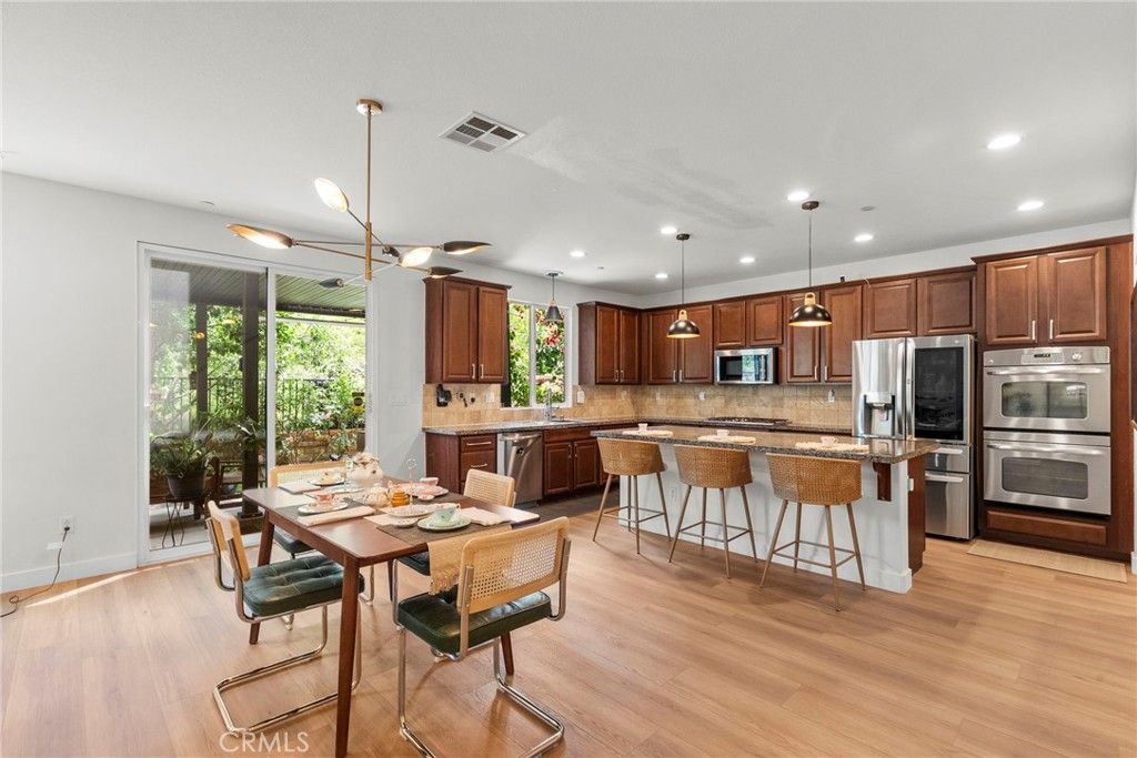 listing image 130727273777686099435