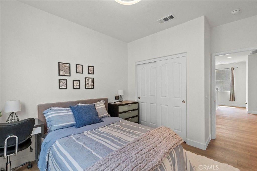 listing image 130721468631835775554