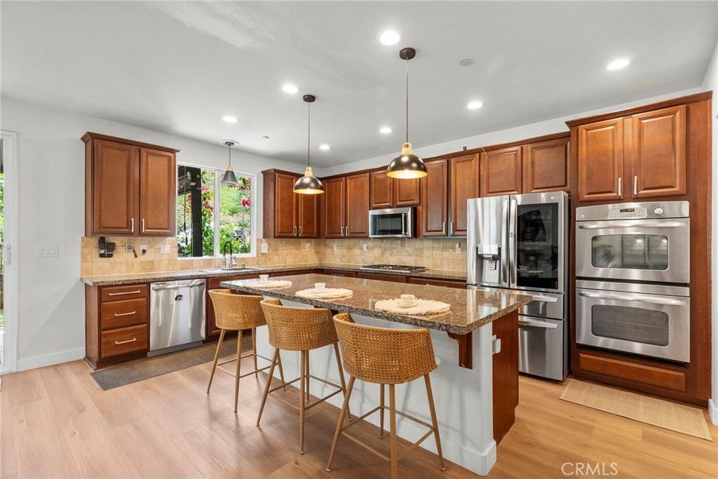 listing image 130727495188267171484