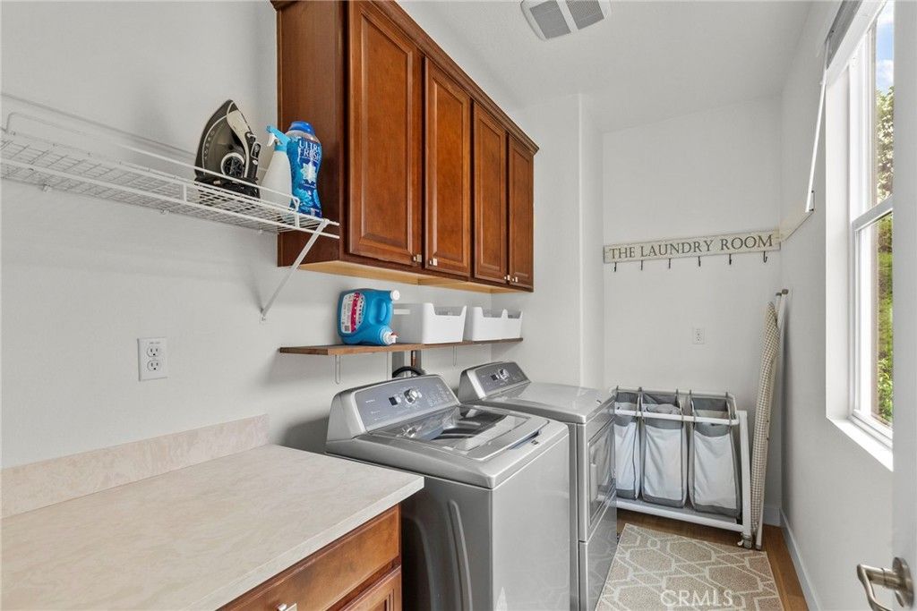 listing image 130723623952186942840