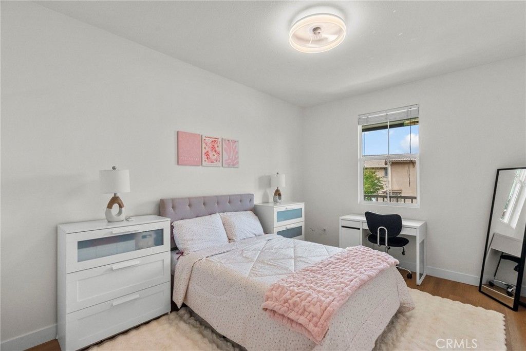 listing image 130728367312671565322