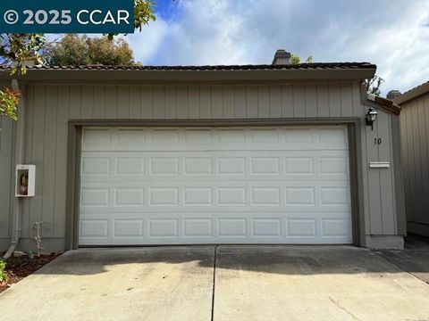 Photo of 10 Tarn Ct Ct, Hercules, CA 94547 (MLS # 41118588)
