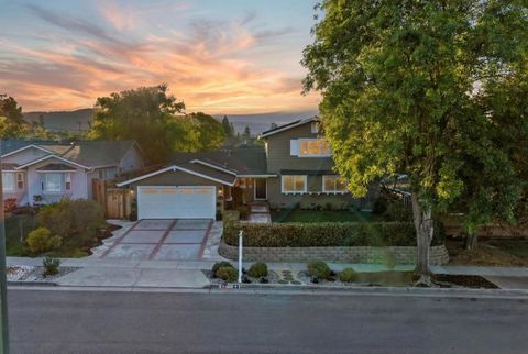 Photo of 5265 Taft Drive, San Jose, CA 95124 (MLS # ML82036285)