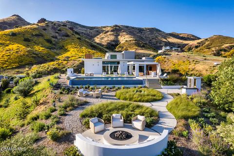 Photo of 31625 Lobo Canyon Road, Agoura Hills, CA 91301 (MLS # 223002141)