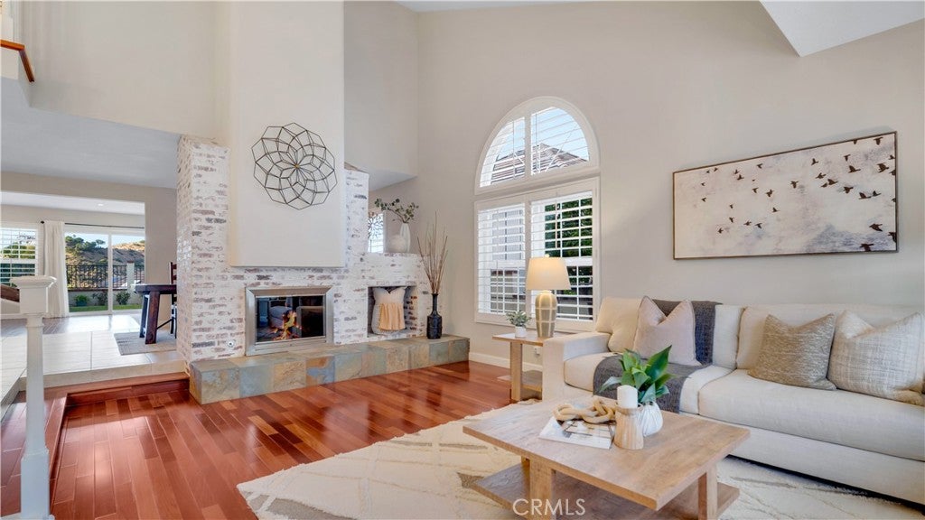 6139 E West View