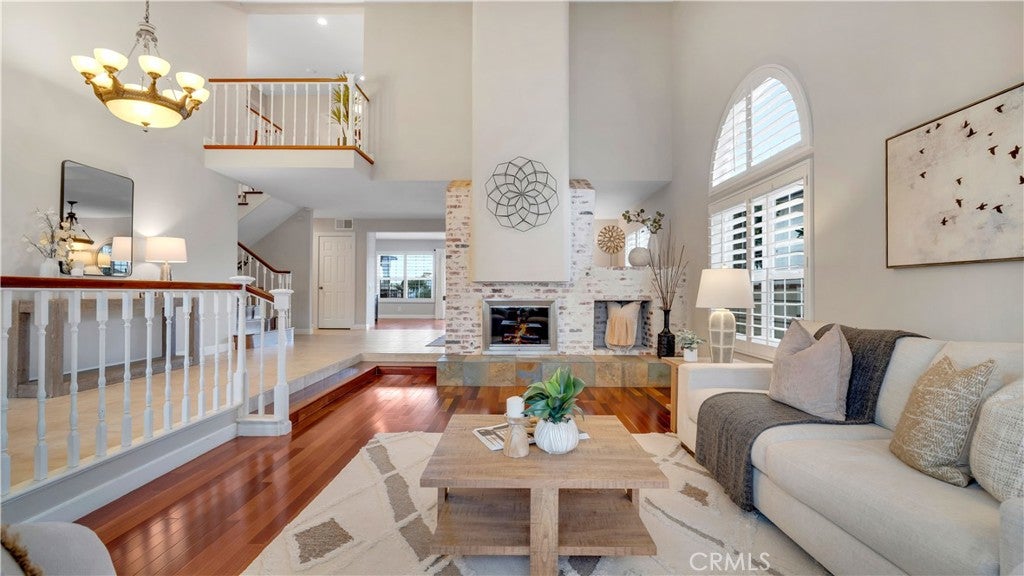 6139 E West View