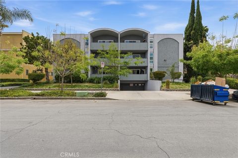 Photo of 14414 Addison St #17, Sherman Oaks, CA 91423 (MLS # GD26071442)