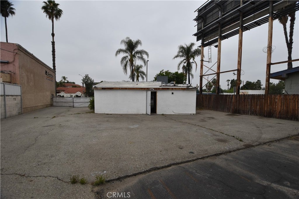 6682 Magnolia Avenue