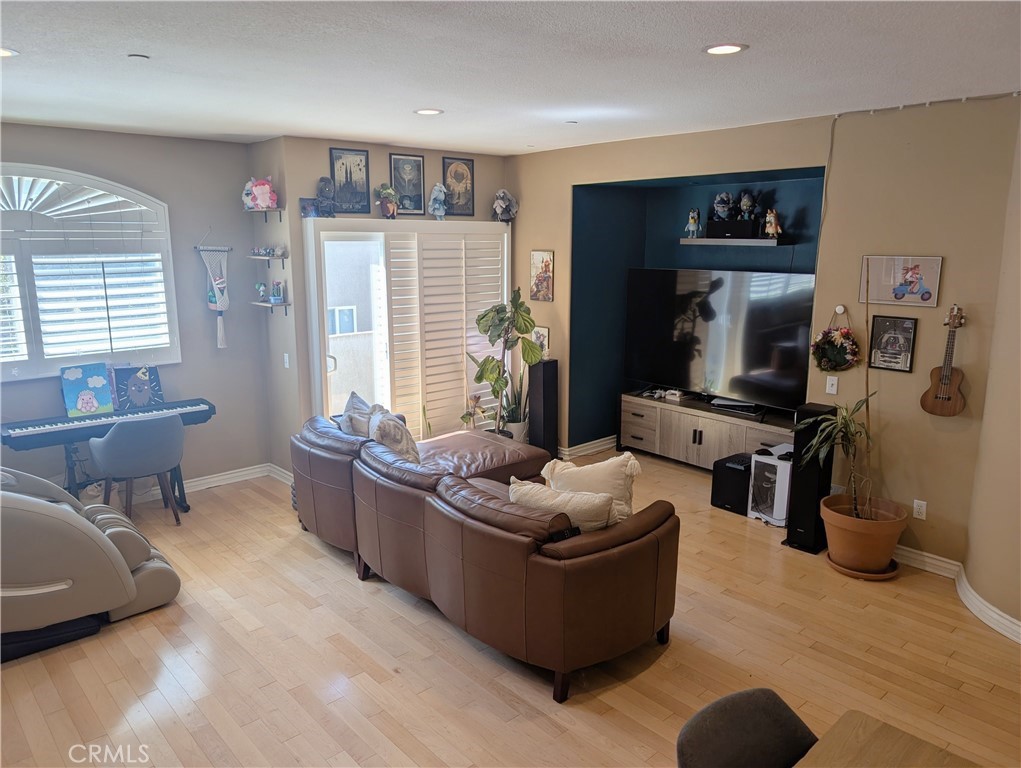 328 E Imperial 6