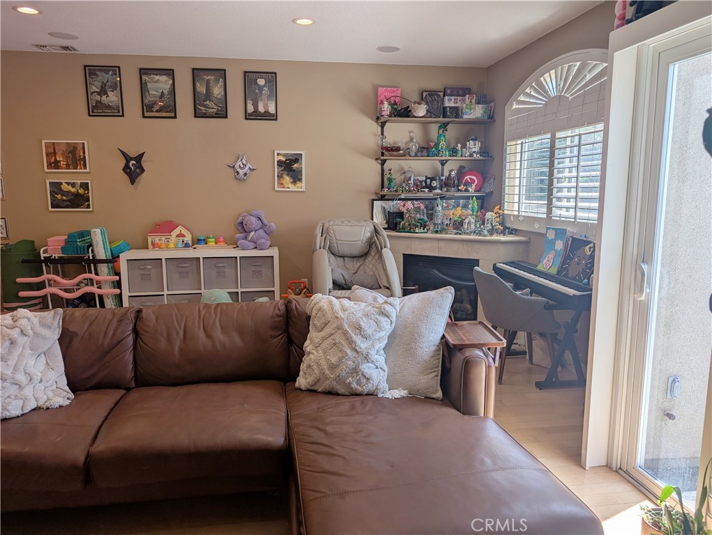 328 E Imperial 6