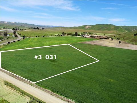Photo of 31 San Juan Road, Shandon, CA 93461 (MLS # PI25231693) Photo of 31 San Juan Road, Shandon, CA 93461 (MLS # PI25231693)