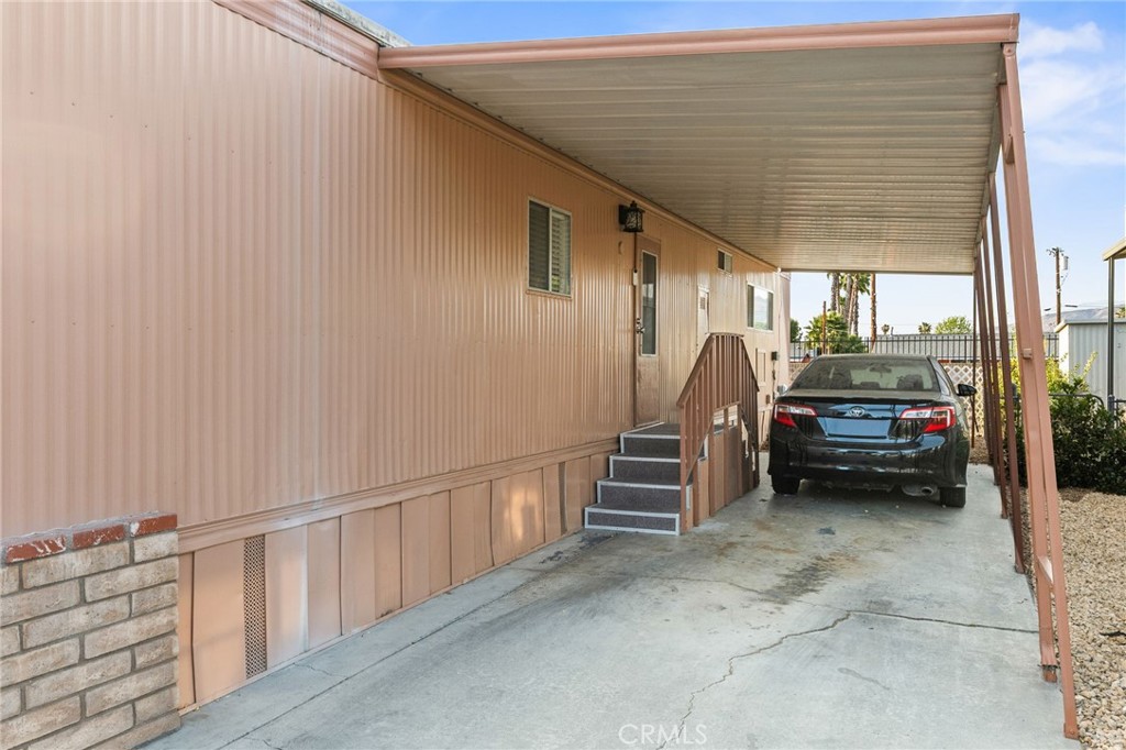 675 W Oakland Ave G15