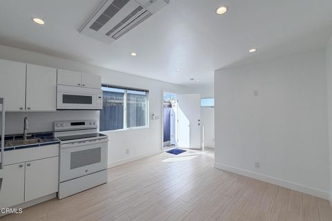 Photo of 118 Bardsdale Avenue, Oxnard, CA 93035 (MLS # V1-34458)