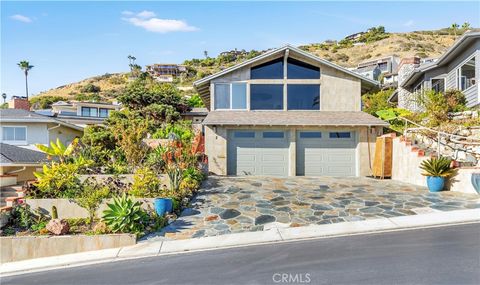 Photo of 2 Vista Del Sol, Laguna Beach, CA 92651 (MLS # OC26082696)
