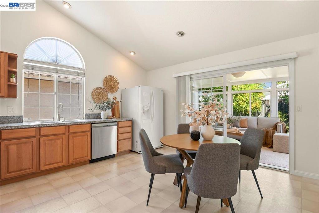 32510 Lake Temescal Ln