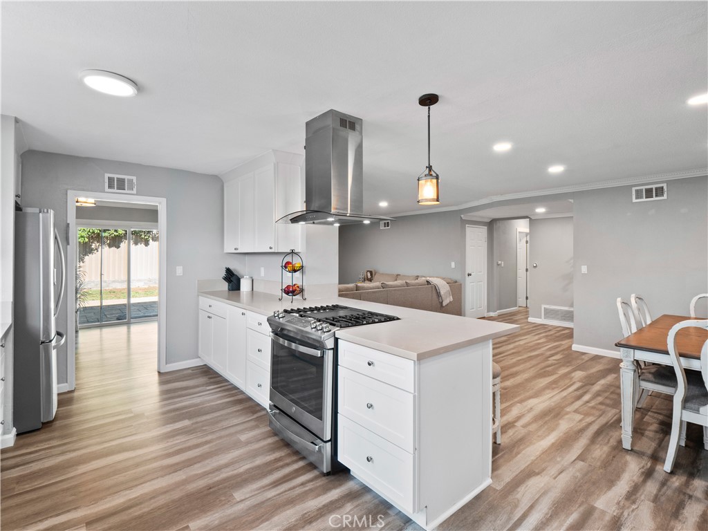 896 Moffatt Circle