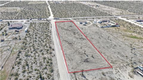 Photo of 111 Madrid Pl, Pinon Hills, CA 92372 (MLS # HD26049153)