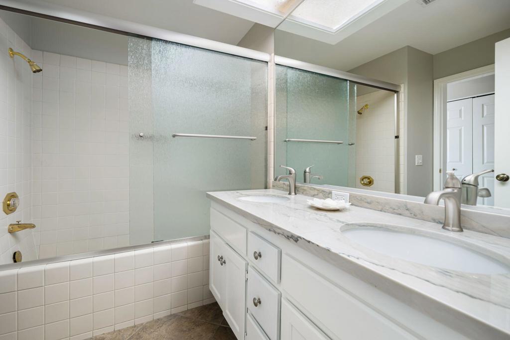 The Lakes Country Cl - Residential