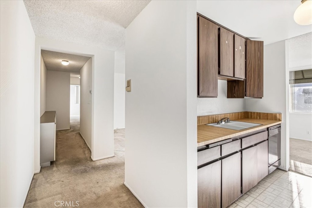 8535 W West Knoll 209