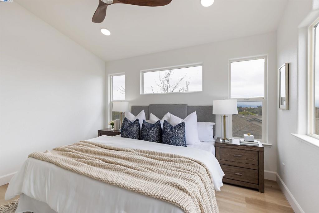 BRIDGEVIEW HGHTS - Residential