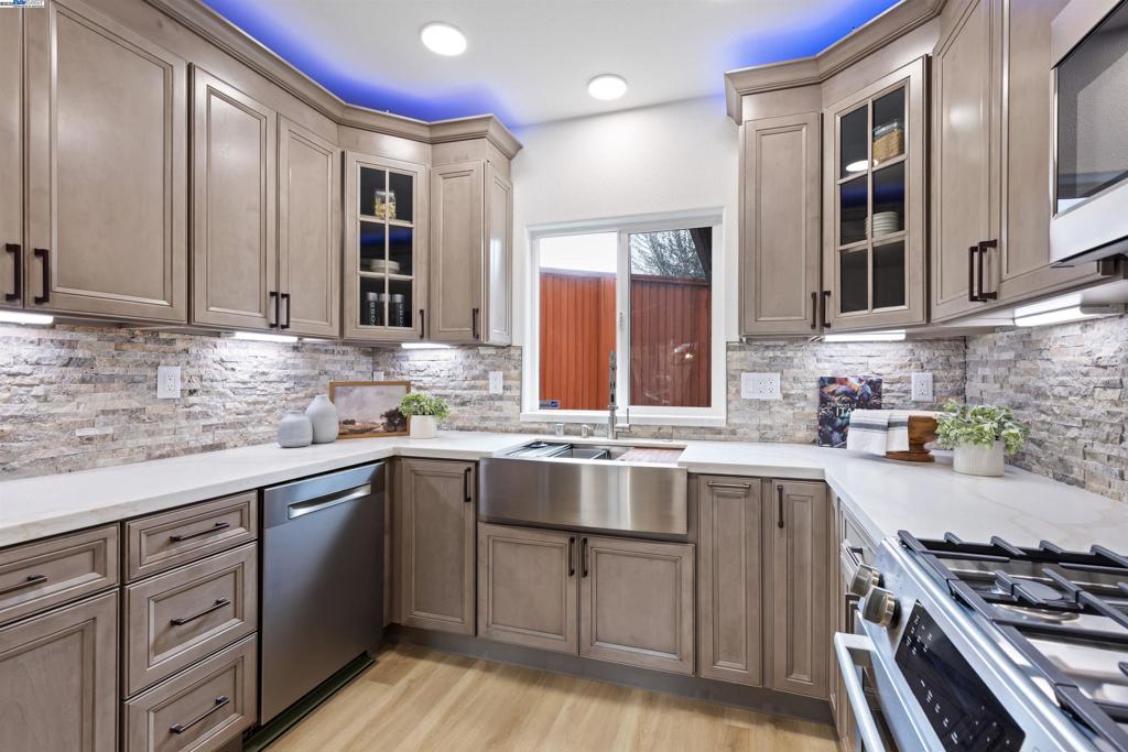 BRIDGEVIEW HGHTS - Residential