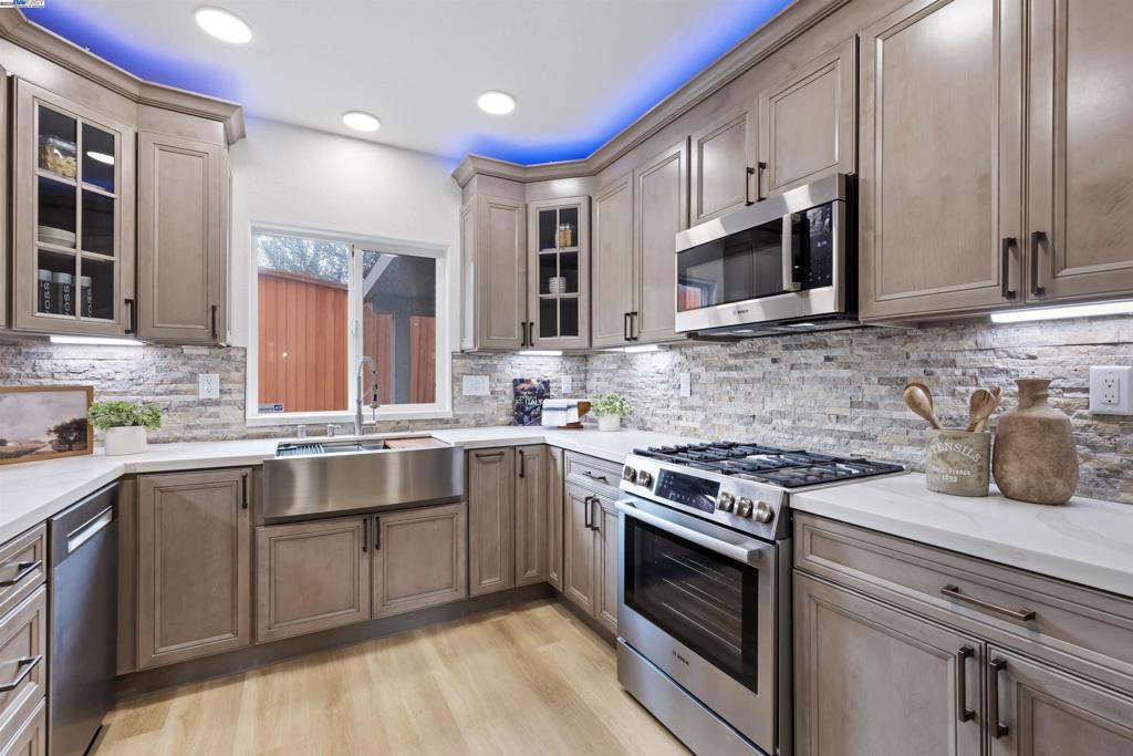 BRIDGEVIEW HGHTS - Residential