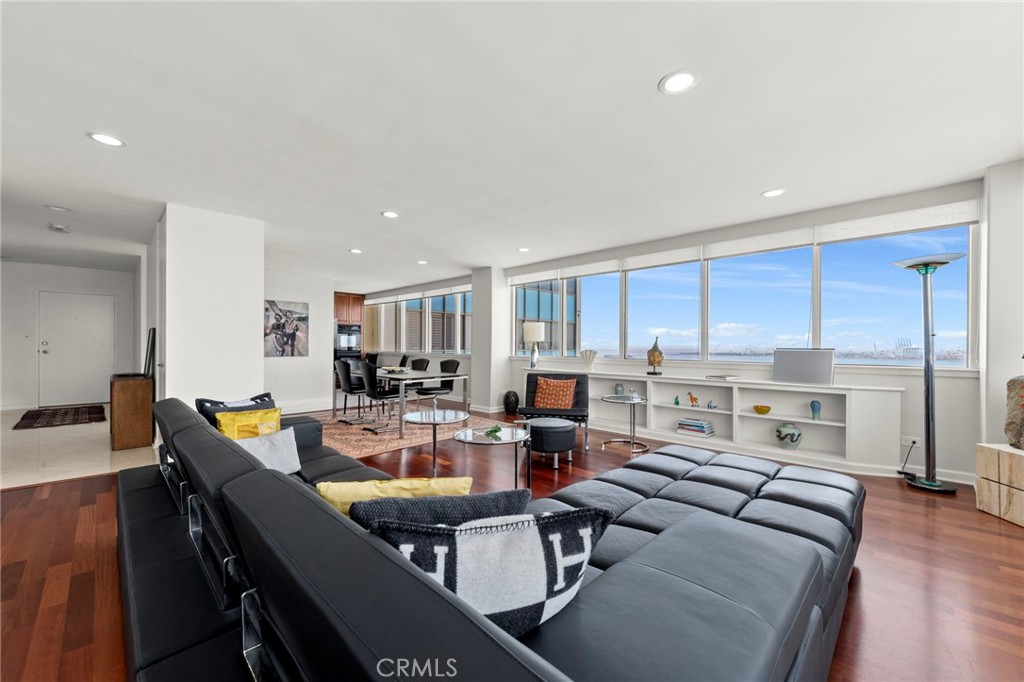 2999 E Ocean Boulevard 1730