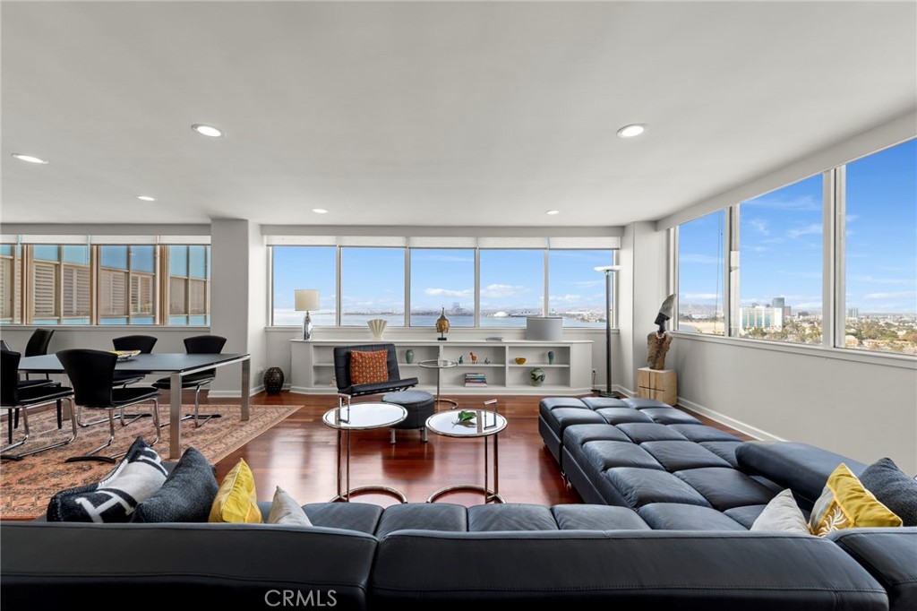 2999 E Ocean Boulevard 1730