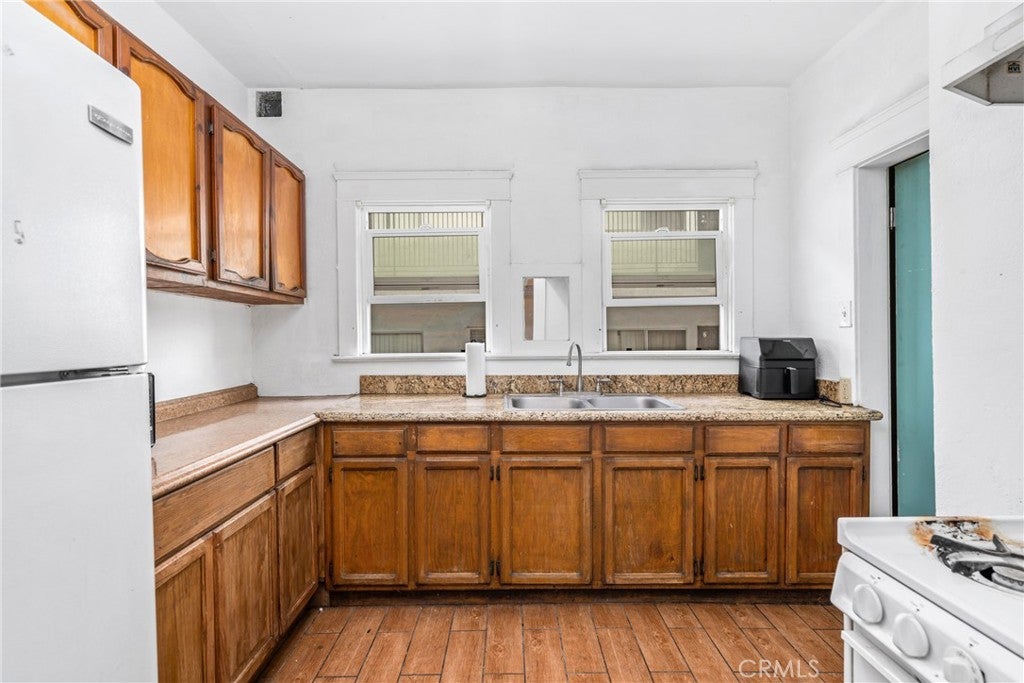 1102 W 18th