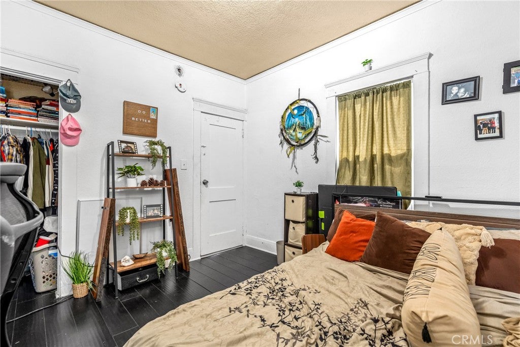 1102 W 18th