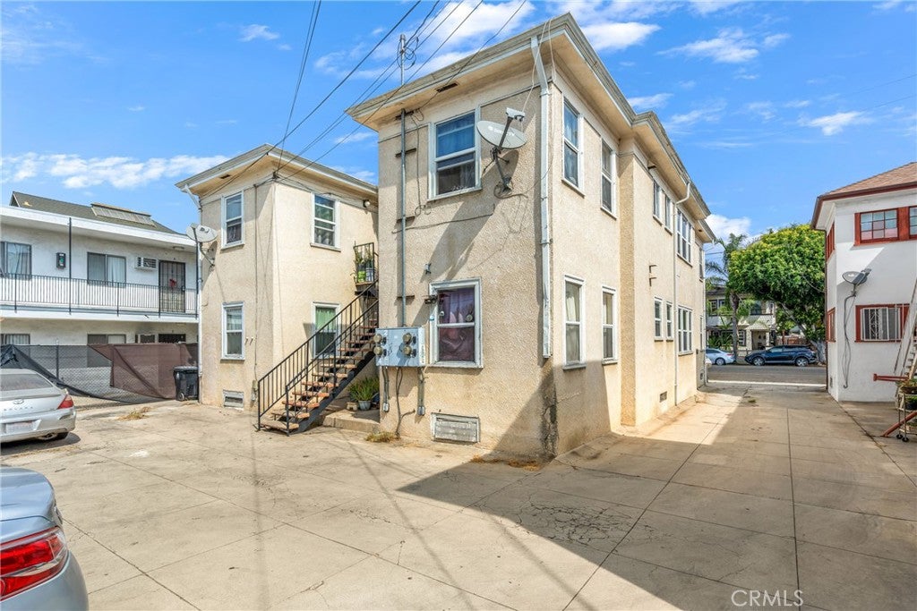 1102 W 18th