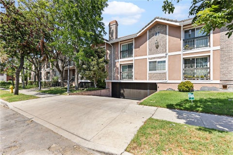 Photo of 147 W Acacia AVE #122, Glendale, CA 91204 (MLS # AR26201217)