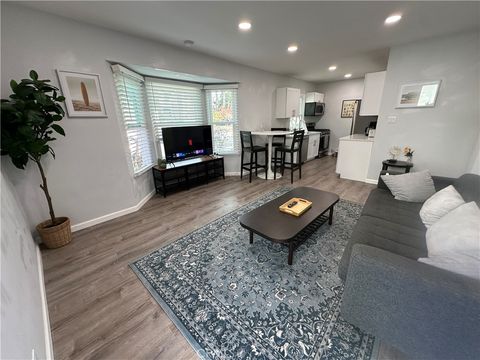 Photo of 239 3rd Avenue, Venice, CA 90291 (MLS # LG26001395)