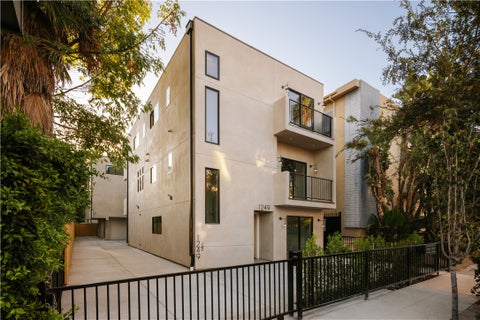 Photo of 1249 1/2 Seward Street, Los Angeles, CA 90038 (MLS # SR26192782)