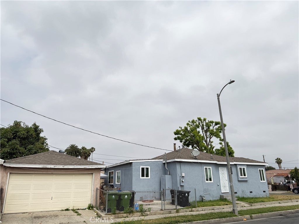 958 E 105th