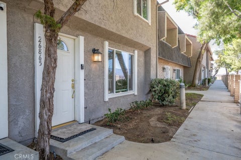 Photo of 26865 Avenida Terraza, Saugus, CA 91350 (MLS # SR26193442)