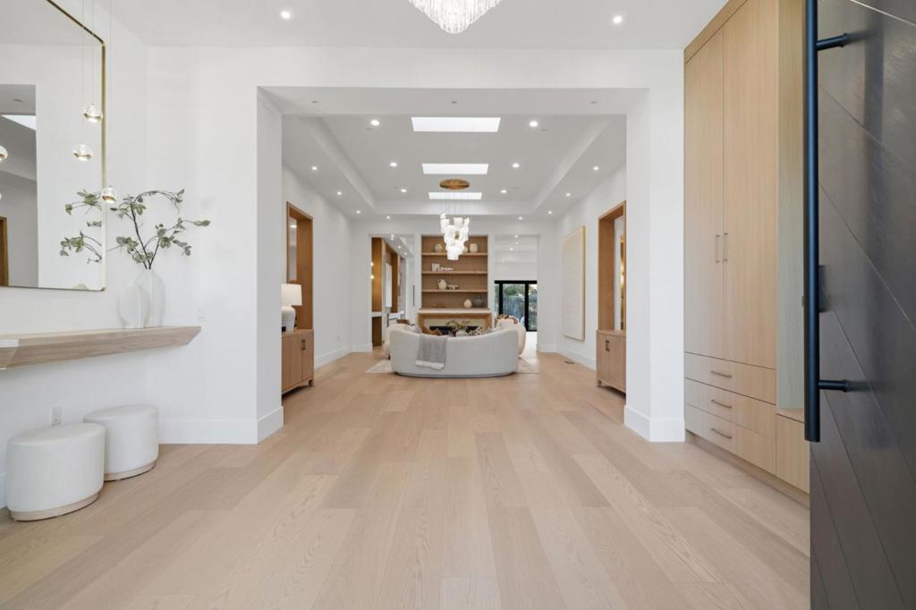 685 Riviera Drive