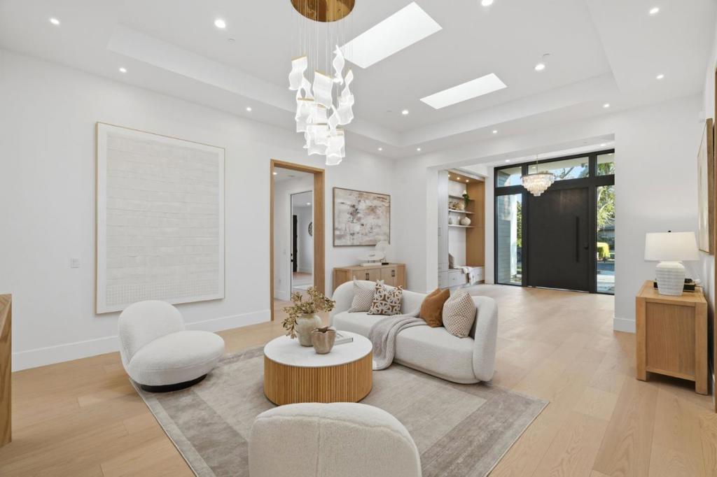685 Riviera Drive