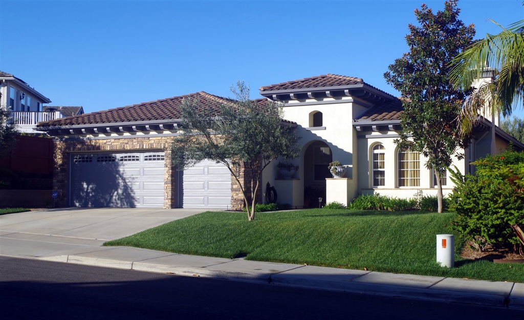 Rare single story home in Rolling Hills Ranch, Magnolia Hills neighborhood. Tucked back into one of the most charming and private locations. No Mello Roos!!! Shows like a model!! Highly desirable floor plan, with 4 bedrooms, 2.5 baths, 2 fireplaces, 10 foot ceilings and 3 car garage. Walk to Community pool. Upgrades include: travertine floors, granite kitchen countertops, double oven, plantation shutters throughout, large private master suite, lovely gardens, patio is ideal for entertaining. Neighborhoods: Rolling Hills Ranch - Magnolia Hill Equipment: Dryer,Garage Door Opener, Range/Oven, Washer Other Fees: 0 Sewer: Sewer Connected Topography: LL