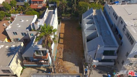 Photo of 23 Wavecrest Avenue, Venice, CA 90291 (MLS # 25597071) Photo of 23 Wavecrest Avenue, Venice, CA 90291 (MLS # 25597071)