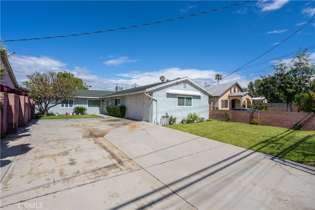 Photo of 10118 Telfair Ave, Pacoima, CA 91331 (MLS # SR26197863)