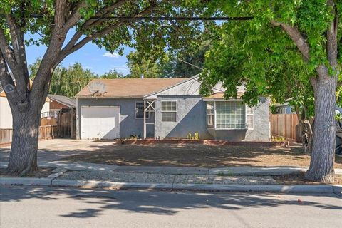 Photo of 639 Hawthorne Avenue, Campbell, CA 95008 (MLS # ML82044938)