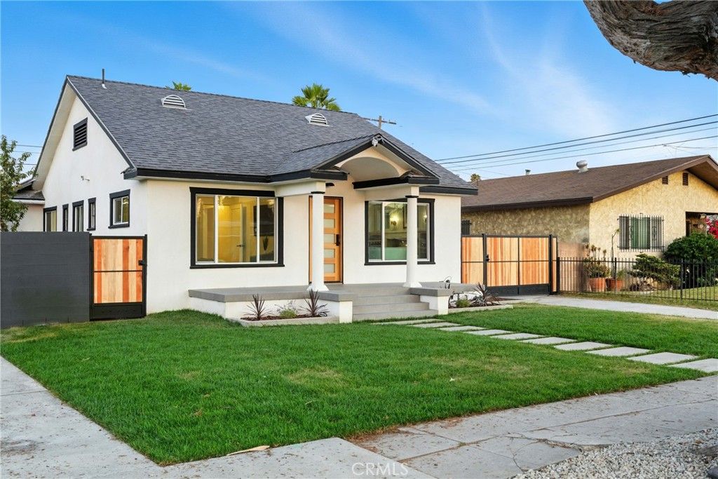 Photo of 4340 2nd Avenue, Los Angeles, CA 90008 (MLS # DW25246763)