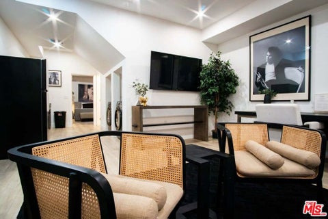 Photo of 10961 Calvert #1/2, North Hollywood, CA 91606 (MLS # 26999913)