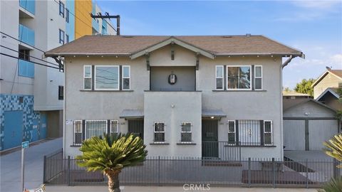 Photo of 325 E 14th ST, Long Beach, CA 90813 (MLS # PW26122601)