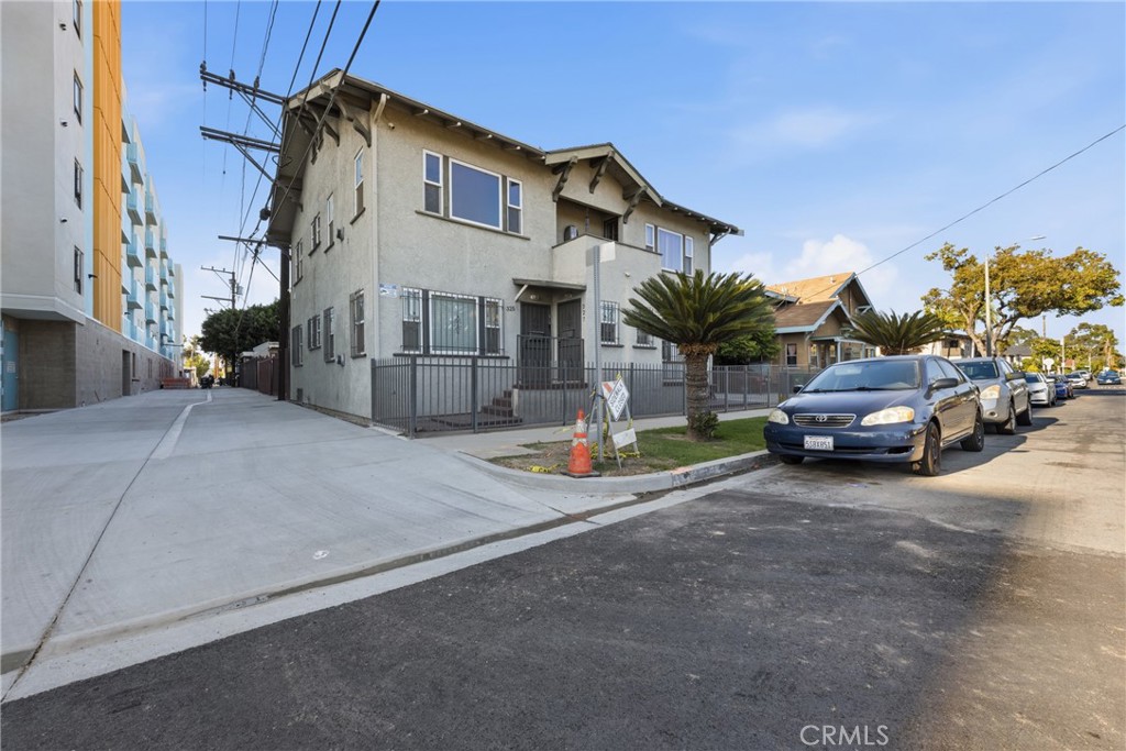 325 E 14th