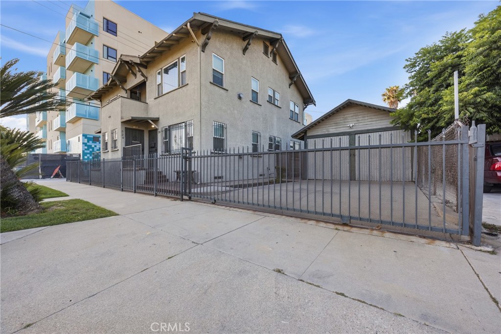 325 E 14th