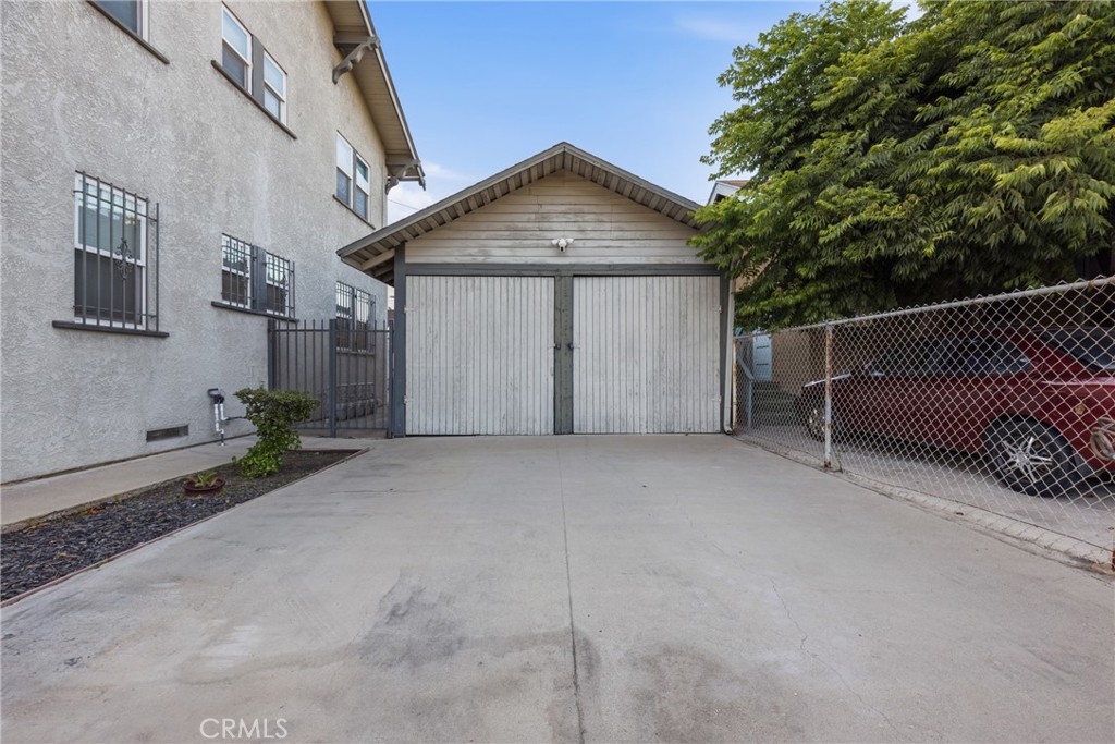 325 E 14th